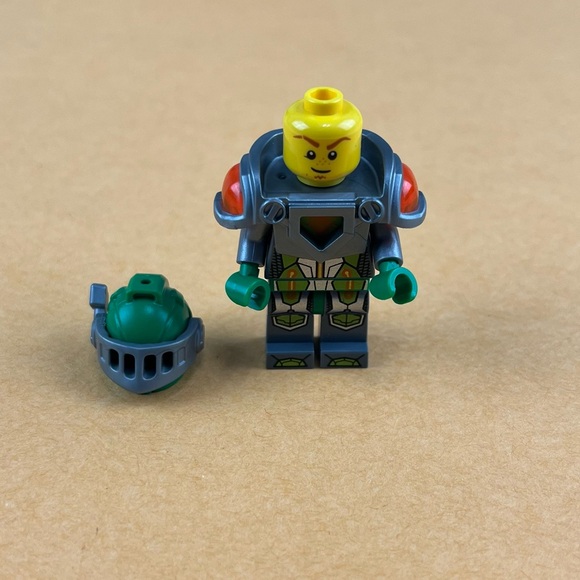 LEGO Aaron Silver Visor Minifigure 70325 Nexo Knights Castle 2" - Picture 8 of 9